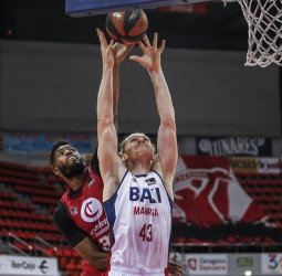 Baxi Manresa gana en un ajustadísimo duelo ante el Casademont Zaragoza (102-103)