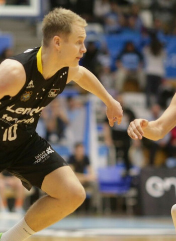 El Lenovo Tenerife incontestable refuerza su liderato en Lugo (61-86)
