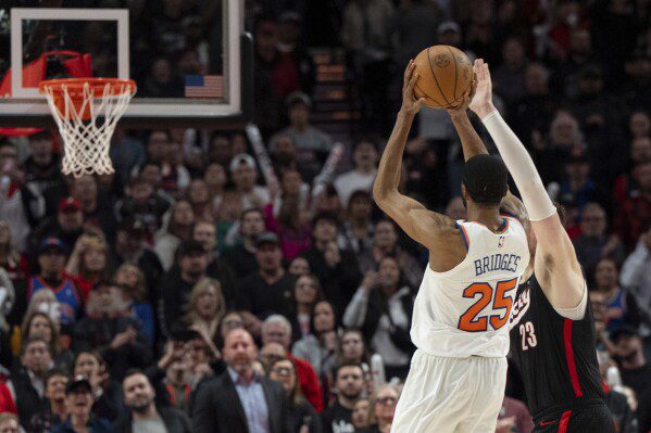 Bridges decide ante los Blazers sobre la bocina, 114-113