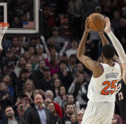 Bridges decide ante los Blazers sobre la bocina, 114-113