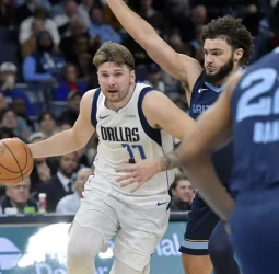 Los Mavericks, con Doncic a la cabeza, vencen a los Grizzlies