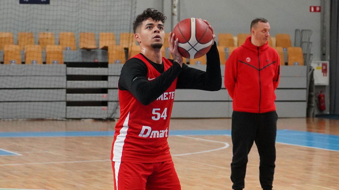 Rob Gray, cerca del Río Breogán