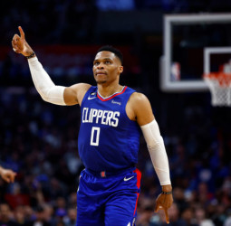 Russell Westbrook apunta a los Denver Nuggets