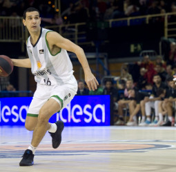 La Penya suma su sexto triunfo consecutivo en la Liga Endesa (95-98)