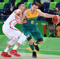 Australia, sin problemas ante China (68-93)