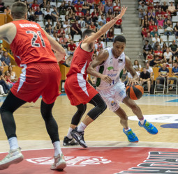 Bàsquet Girona, más colista tras caer ante el Unicaja (59-73)