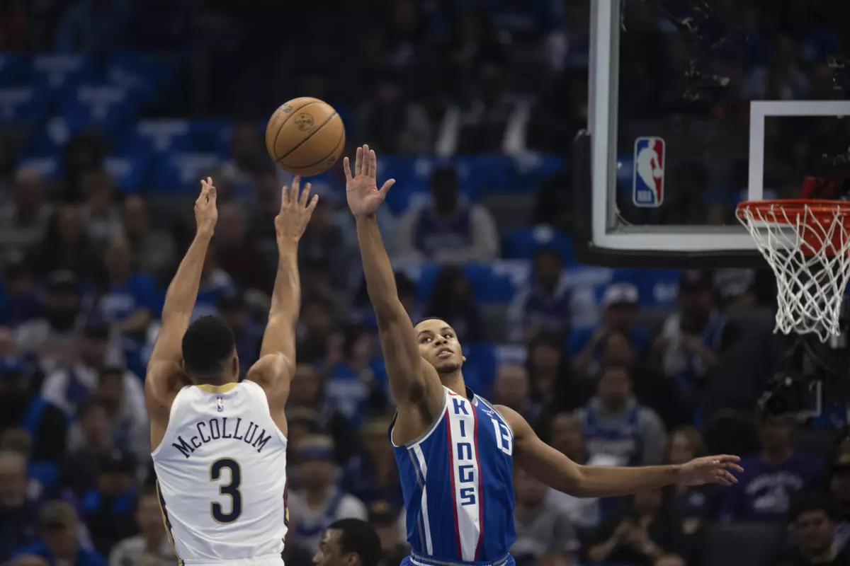 Ingram comanda la victoria de los Pelicans sobre los Kings, 127-117