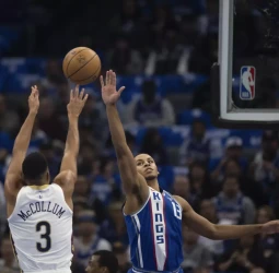 Ingram comanda la victoria de los Pelicans sobre los Kings, 127-117