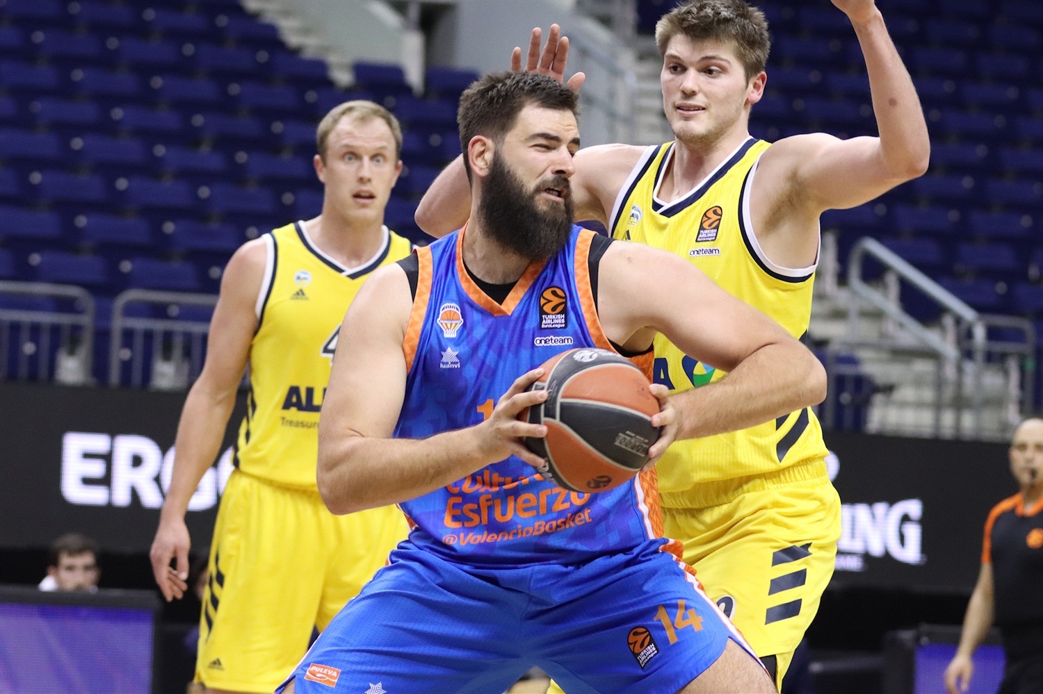 Valencia Basket mantiene sus opciones de playoffs (86-90)