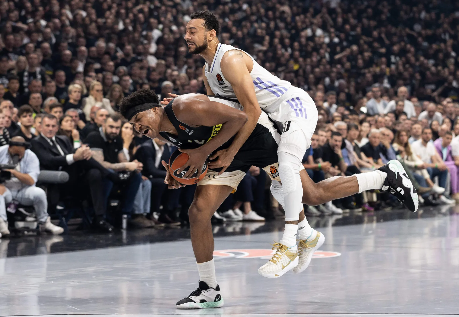 Quintos partidos en el playoffs de EuroLeague, sinónimo de victoria local