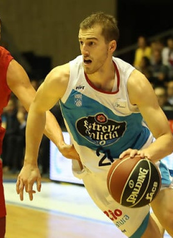 El Monbus Obradoiro se estrena ganando (80-74)