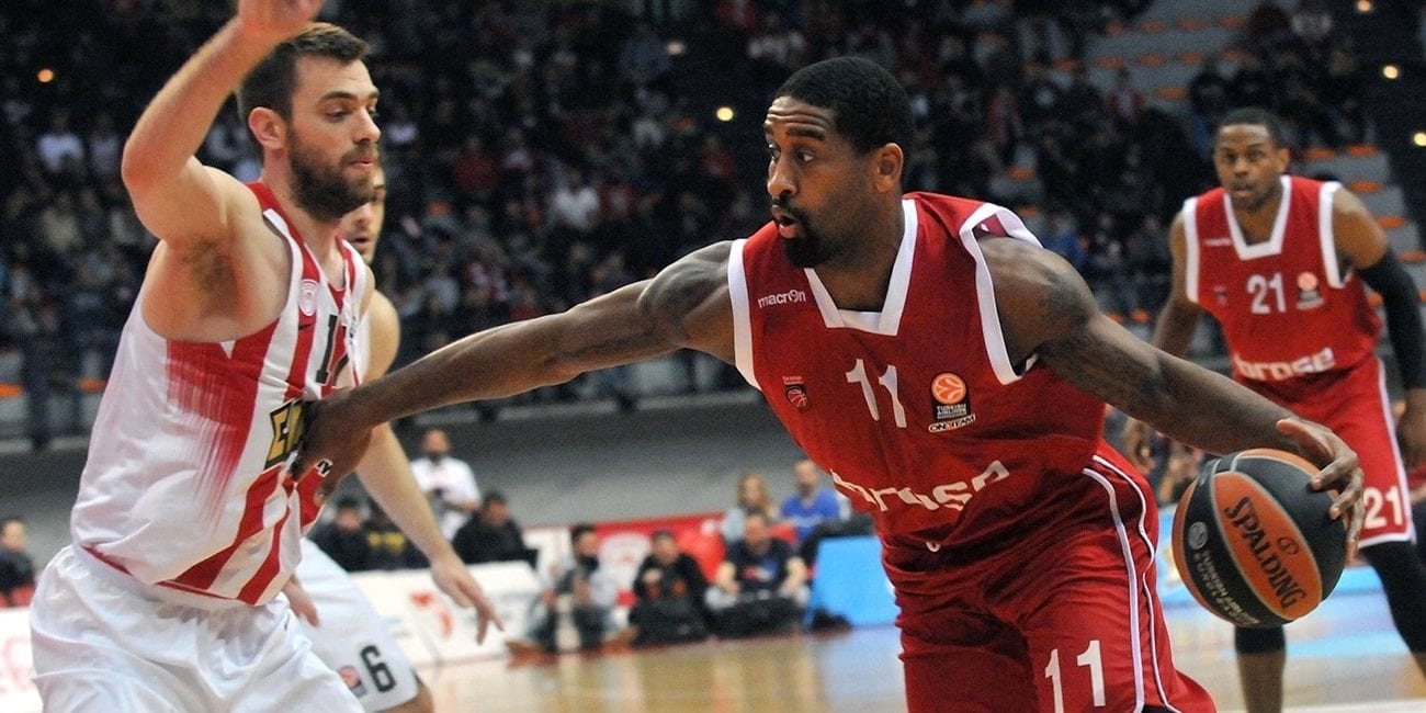 El Brose Baskets asalta el Pireo (72-77)