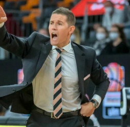 Jaka Lakovic, principal candidato para entrenar al Valencia 2024/25