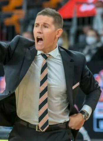 Jaka Lakovic, principal candidato para entrenar al Valencia 2024/25