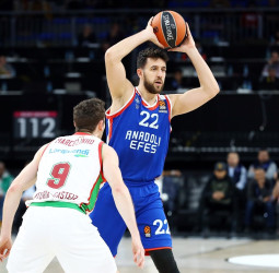Vasilije Micic niega contactos con el Real Madrid