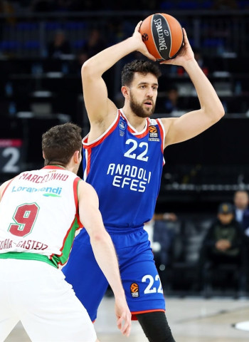 Vasilije Micic niega contactos con el Real Madrid