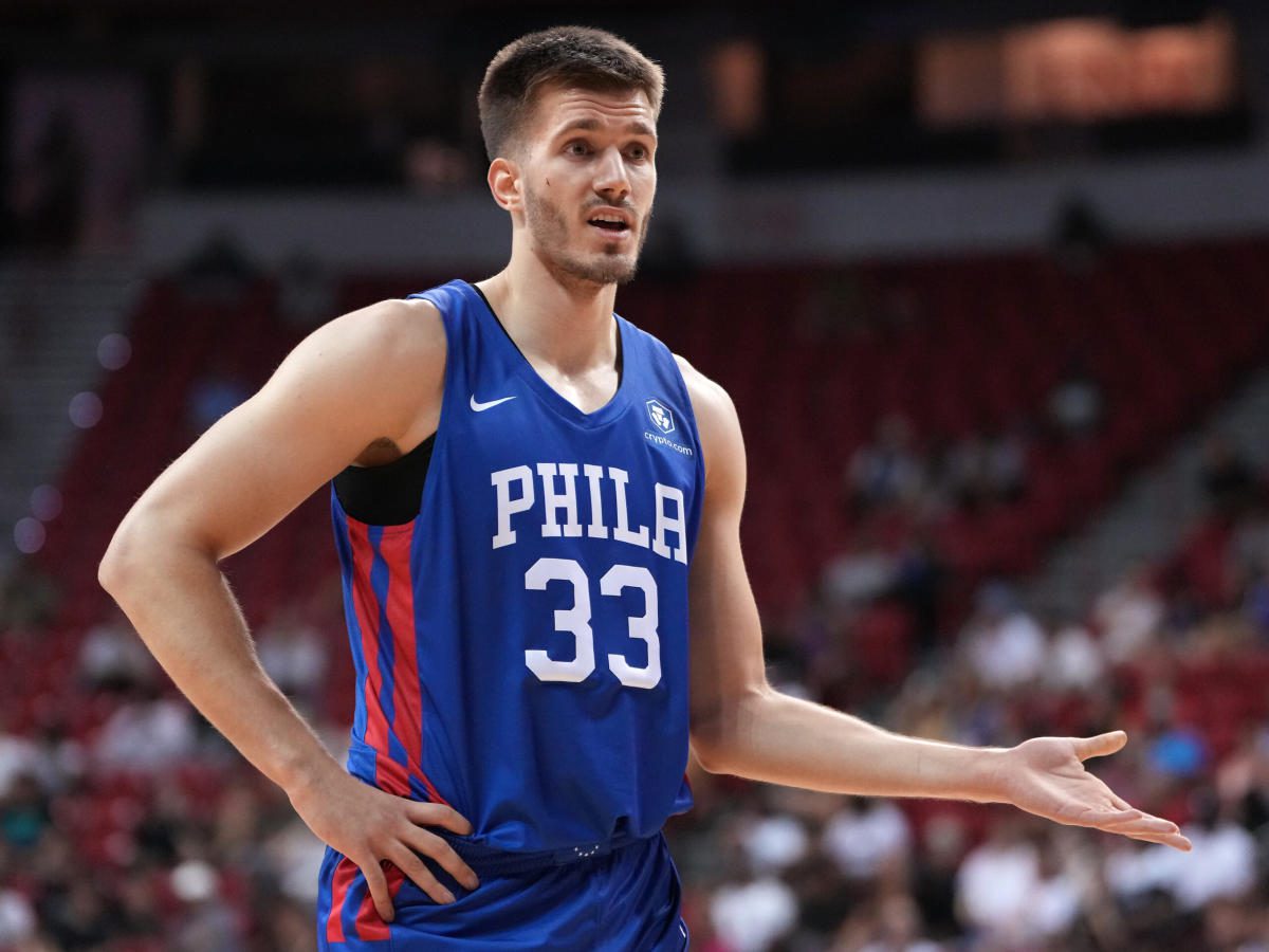 Los Clippers envían a Filip Petrusev a los Sacramento Kings
