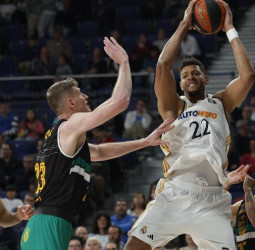 El Madrid gana con lo justo al Monbus Obradoiro, 79-69