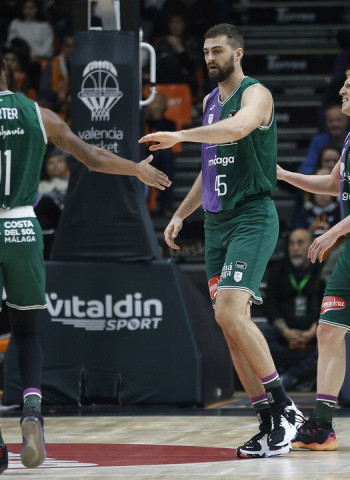 El Unicaja vuelve a la senda de la victoria, 63-83