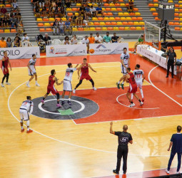 El UCAM Murcia cae ante Covirán Granada, que consigue el Trofeo Región de Murcia Costa Cálida