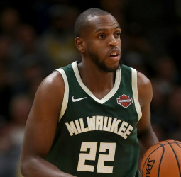 Khris Middleton, tres años más en los Milwaukee Bucks