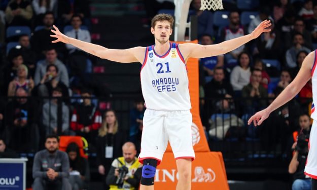 El Anadolu Efes estrena su casillero de victorias (72-93)