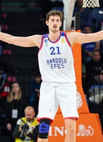 El Anadolu Efes estrena su casillero de victorias (72-93)