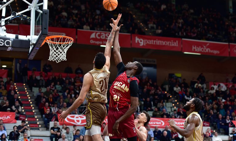El Bàsquet Girona vuelve a sonreír a domicilio (64-76)