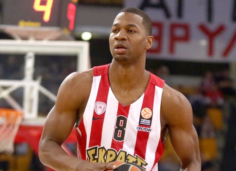 DJ Strawberry y Hakim Warrick, en el mercado