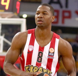 DJ Strawberry y Hakim Warrick, en el mercado