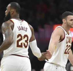 Excelente Lillard, decisivo Parker y LeBron manda en Cleveland