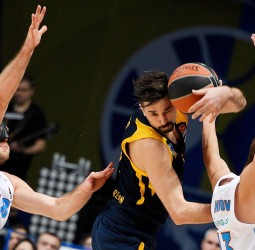 Zenit se impone en la cancha del Khimki (81-83)