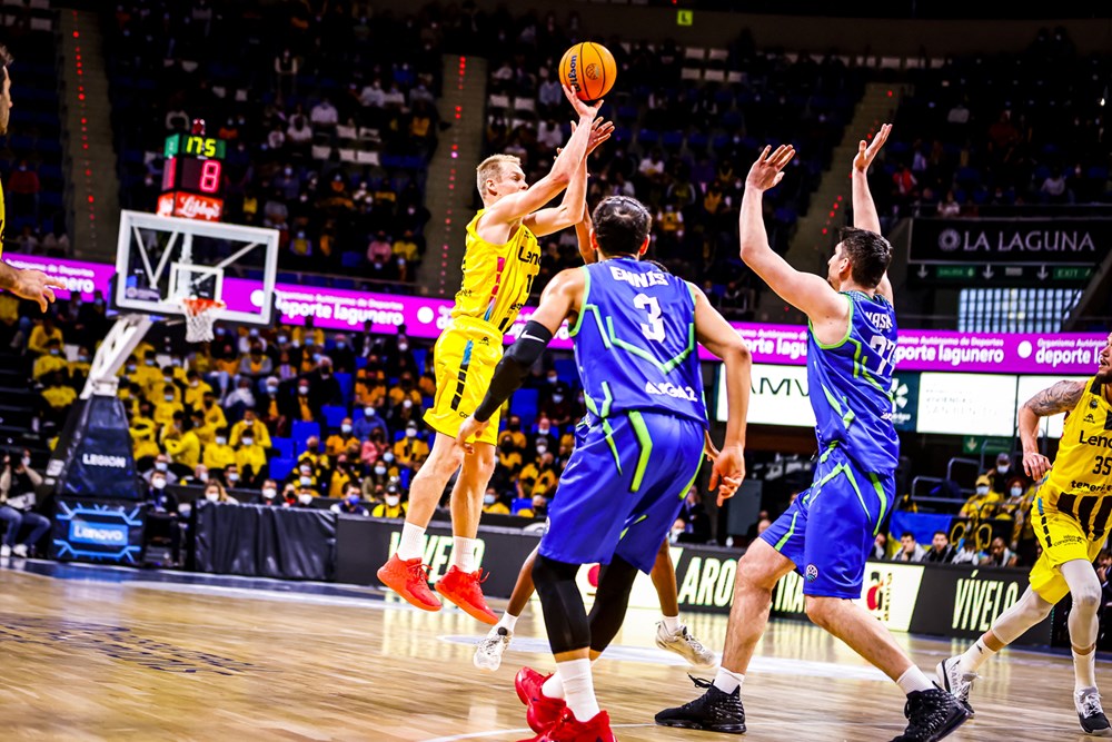 Lenovo Tenerife golpea primero (78-77). Salin, 27 puntos