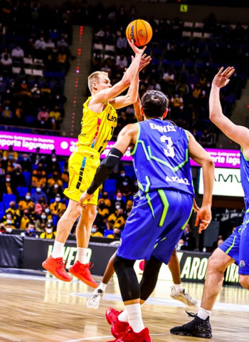 Lenovo Tenerife golpea primero (78-77). Salin, 27 puntos