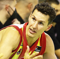 Casademont Zaragoza inicia su preparación con victoria ante el BAXI Manresa (72-71)