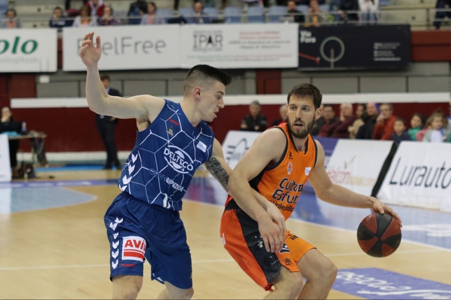 Remontada final del Valencia Basket y victoria en la pista del Delteco GBC (66-67)