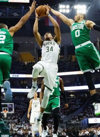 Middleton y Antetokounmpo hacen reaccionar a los Bucks (102-123) [1-1]