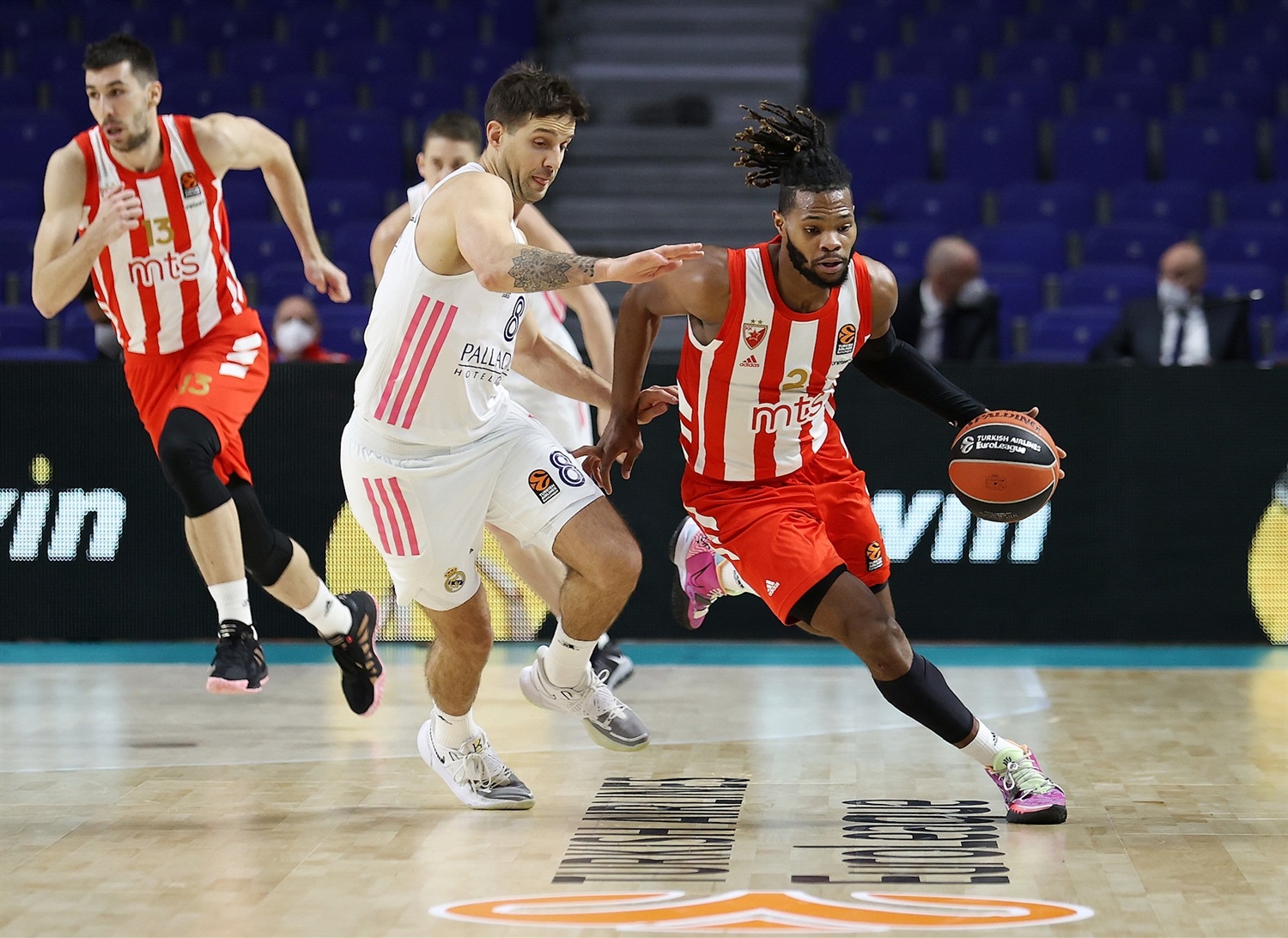 El Real Madrid no culmina la remontada ante el Estrella Roja (77-79)