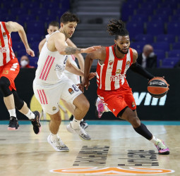 El Real Madrid no culmina la remontada ante el Estrella Roja (77-79)