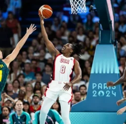 USA ya esta lista para ganar su octavo oro consecutivo, 85-64