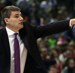 Perasovic continuará en el banquillo del Laboral Kutxa Baskonia