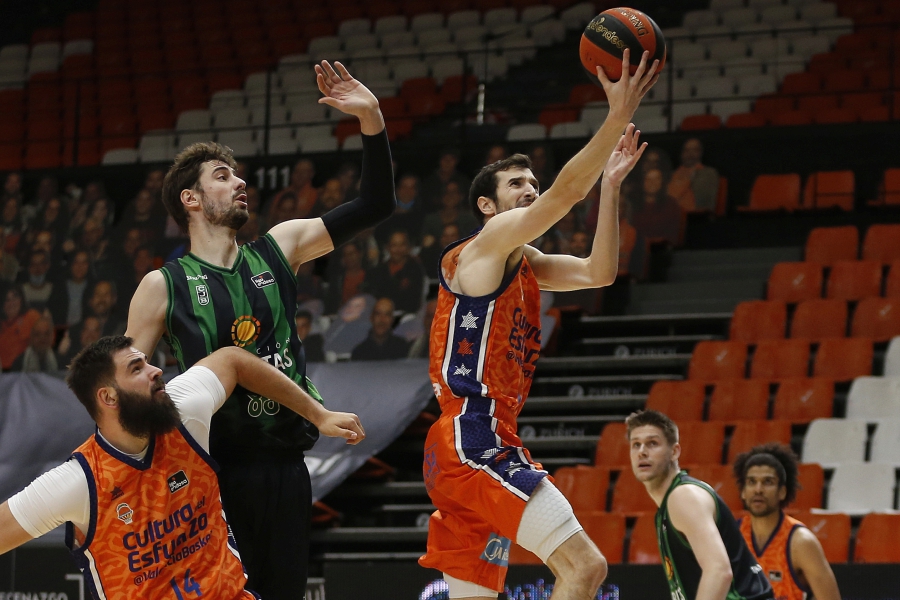 Valencia Basket cae en la Fonteta ante el Joventut (89-102)
