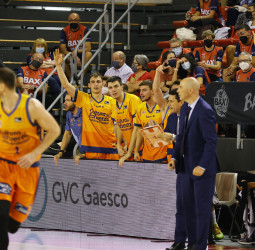 Un sólido Valencia Basket amarga el debut en casa del BAXI Manresa (69-89)