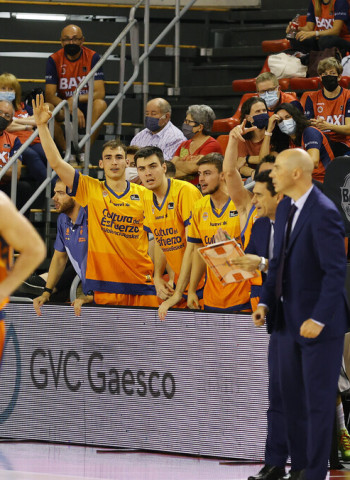 Un sólido Valencia Basket amarga el debut en casa del BAXI Manresa (69-89)