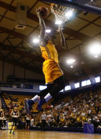 Un incombustible Herbalife Gran Canaria regala una remontada a Greg Stewart (96-77)