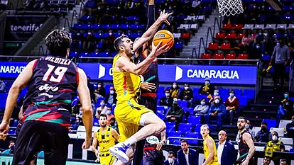 El Lenovo Tenerife se adelanta en el 'play-in' a base de esfuerzo (76-69)