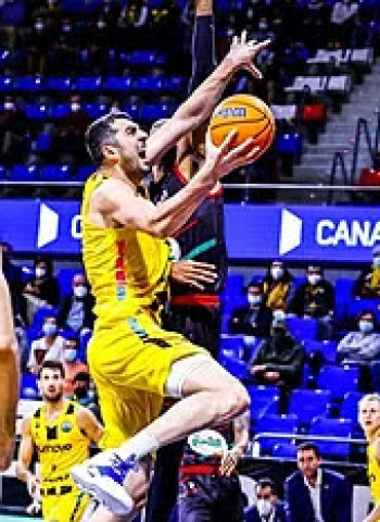 El Lenovo Tenerife se adelanta en el 'play-in' a base de esfuerzo (76-69)