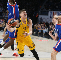 El Armani Milán, atento a la situación de Jonas Jerebko