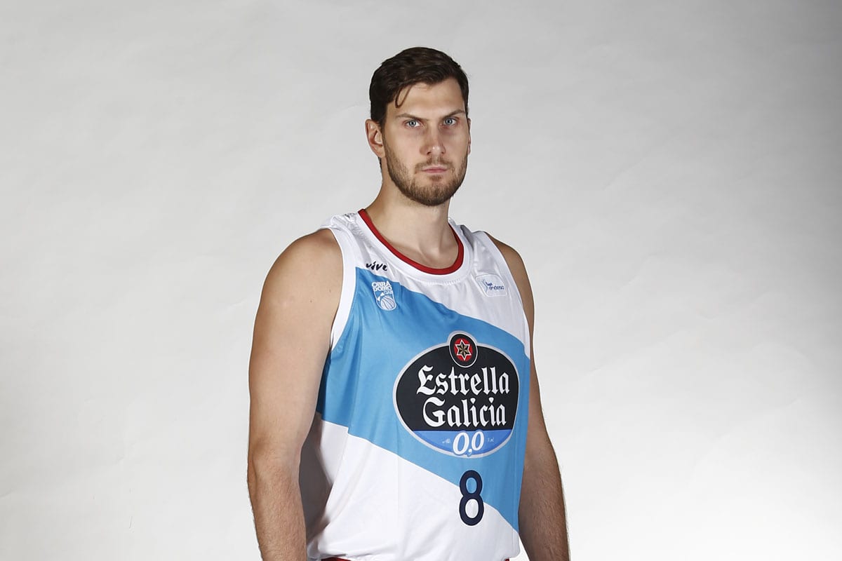 Jordan Bachynski estará entre 3 y 6 meses de baja debido a una miopericarditis