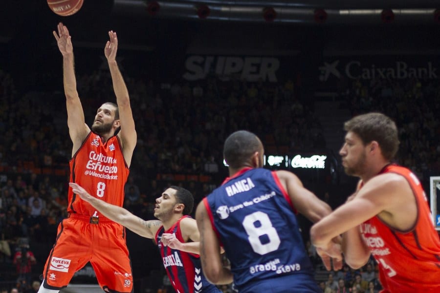 La Fonteta, preparada para ser clave en el tercer partido de semifinales ante Baskonia
